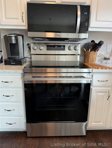 507 Deer Run Drive, Sellersburg, IN 47172