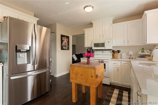 507 Deer Run Drive, Sellersburg, IN 47172