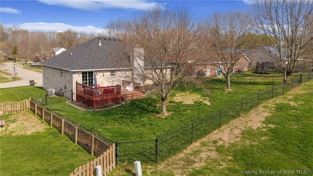 507 Deer Run Drive, Sellersburg, IN 47172