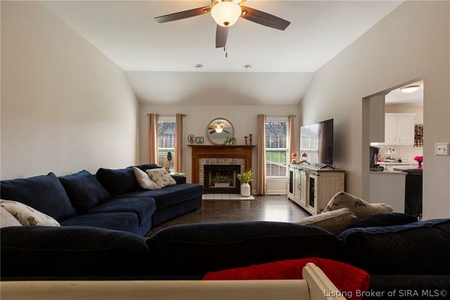 507 Deer Run Drive, Sellersburg, IN 47172