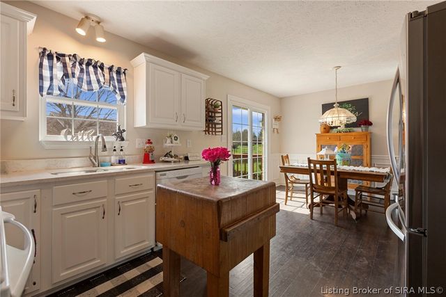 507 Deer Run Drive, Sellersburg, IN 47172