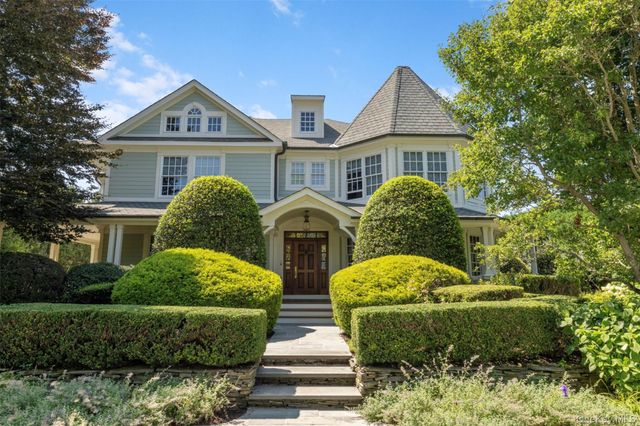 608 Shore Drive, Oakdale, NY 11769