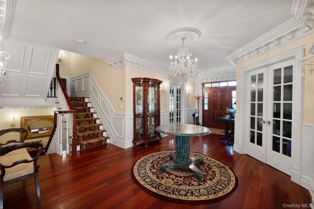 608 Shore Drive, Oakdale, NY 11769