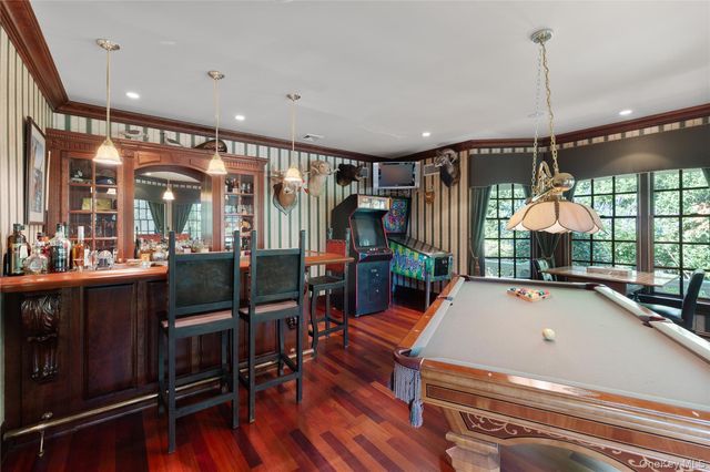 608 Shore Drive, Oakdale, NY 11769