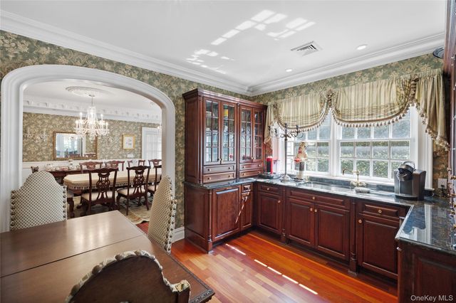 608 Shore Drive, Oakdale, NY 11769