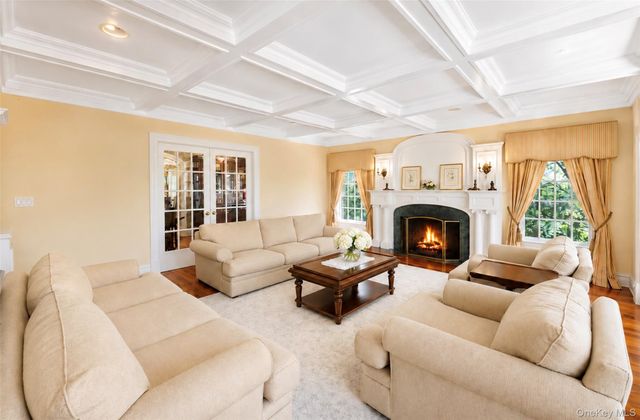 608 Shore Drive, Oakdale, NY 11769