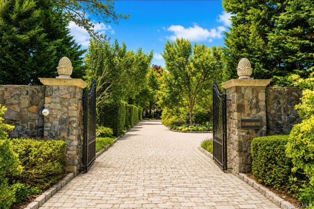 608 Shore Drive, Oakdale, NY 11769