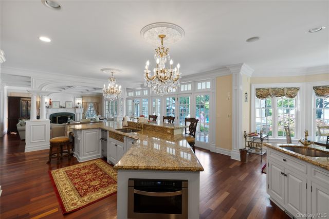608 Shore Drive, Oakdale, NY 11769