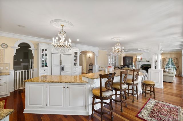 608 Shore Drive, Oakdale, NY 11769