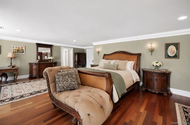 608 Shore Drive, Oakdale, NY 11769