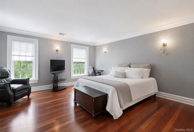 608 Shore Drive, Oakdale, NY 11769