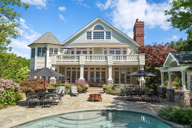 608 Shore Drive, Oakdale, NY 11769