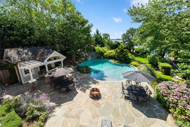 608 Shore Drive, Oakdale, NY 11769