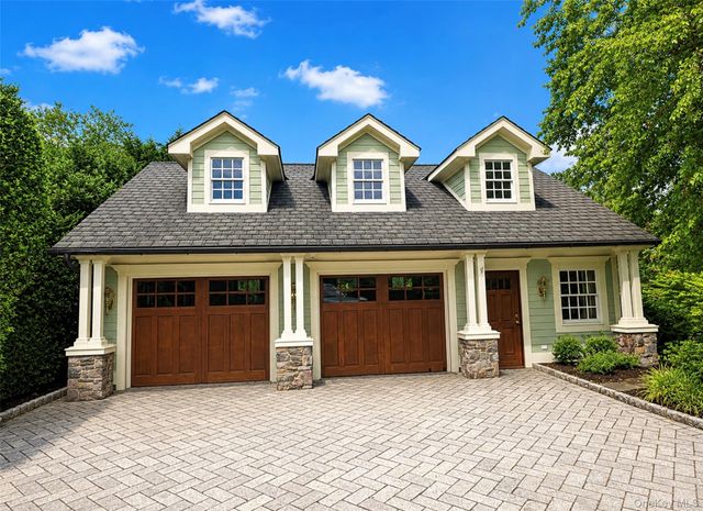 608 Shore Drive, Oakdale, NY 11769