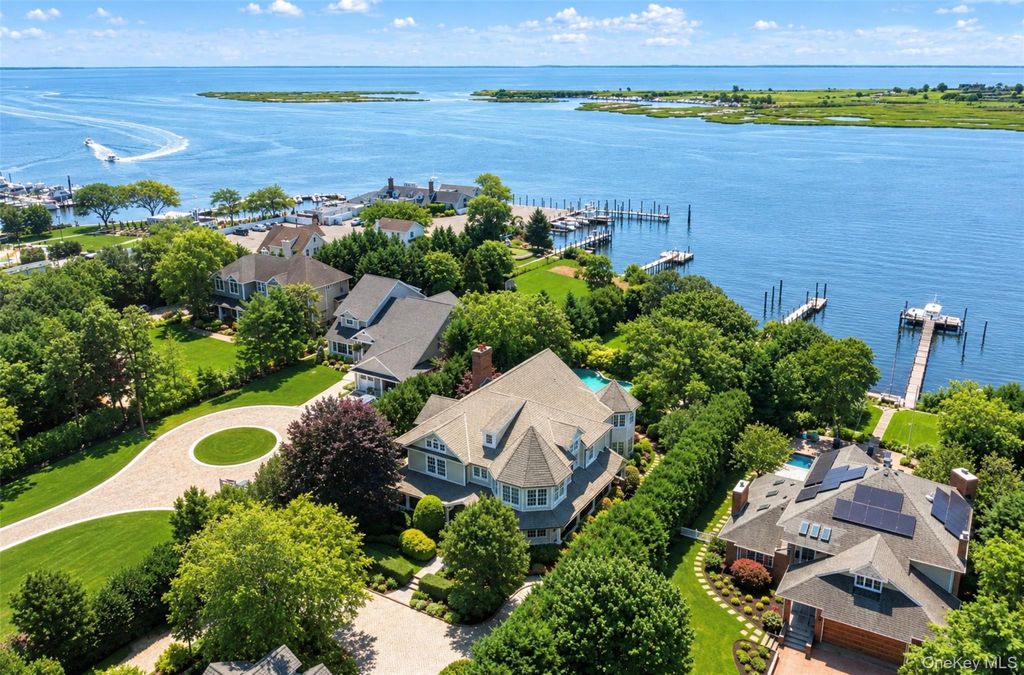 608 Shore Drive, Oakdale, NY 11769