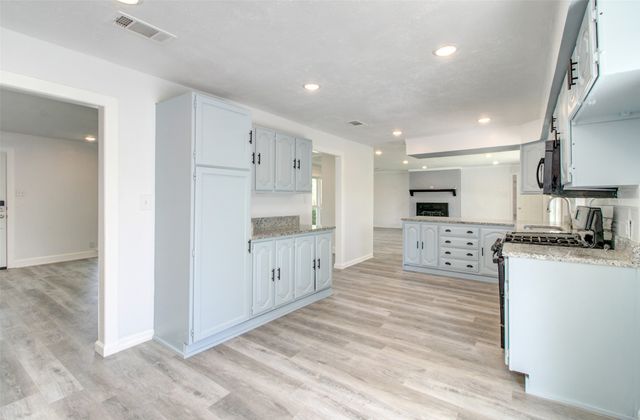 1625 W 6th Street, Irving, TX 75060