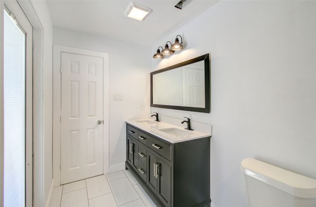 1625 W 6th Street, Irving, TX 75060