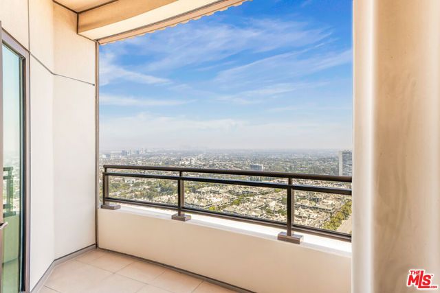 1 W Century Drive 28B, Los Angeles, CA 90067