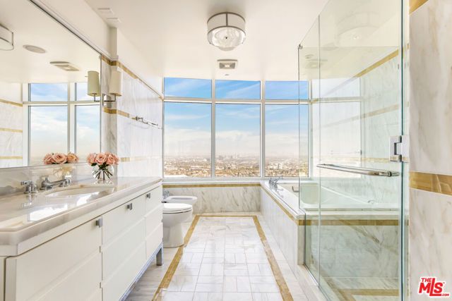 1 W Century Drive 28B, Los Angeles, CA 90067