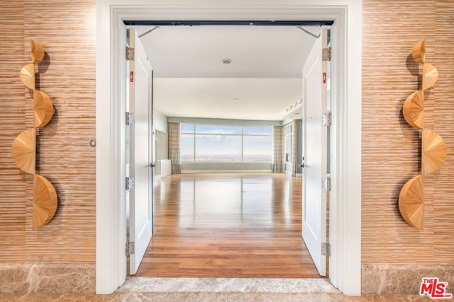 1 W Century Drive 28B, Los Angeles, CA 90067