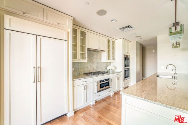 1 W Century Drive 28B, Los Angeles, CA 90067