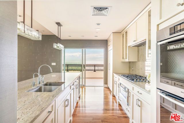 1 W Century Drive 28B, Los Angeles, CA 90067