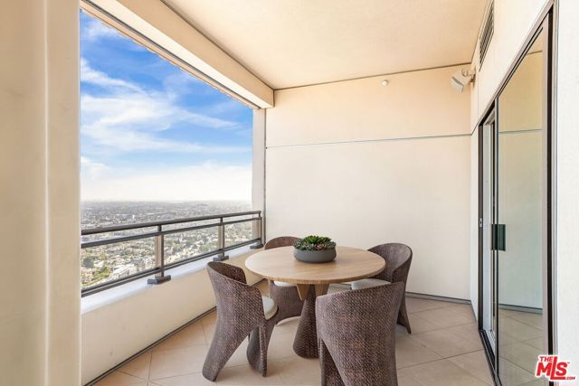 1 W Century Drive 28B, Los Angeles, CA 90067