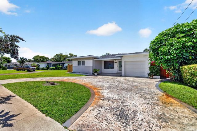 709 NW 9th Ct, Hallandale Beach, FL 33009