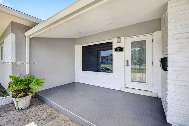 709 NW 9th Ct, Hallandale Beach, FL 33009