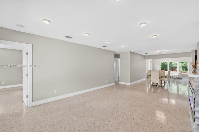 709 NW 9th Ct, Hallandale Beach, FL 33009