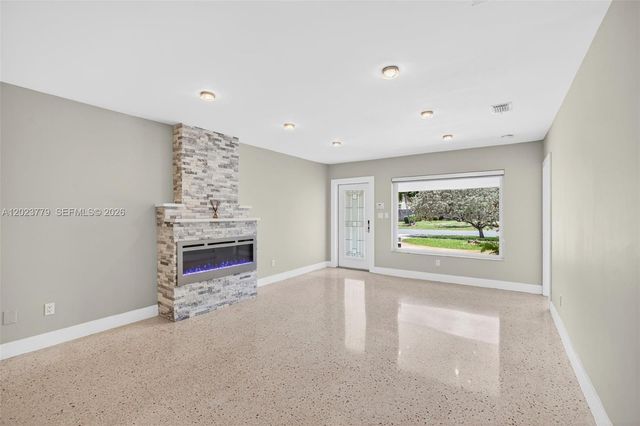 709 NW 9th Ct, Hallandale Beach, FL 33009