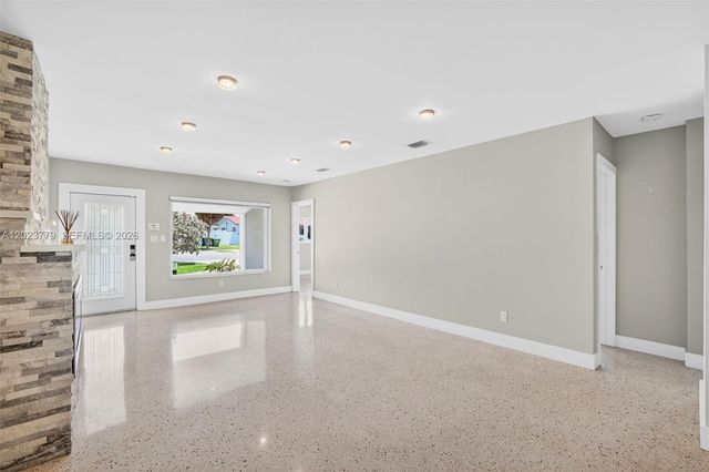 709 NW 9th Ct, Hallandale Beach, FL 33009
