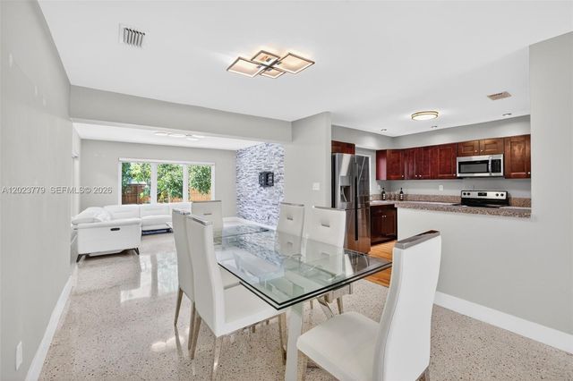 709 NW 9th Ct, Hallandale Beach, FL 33009