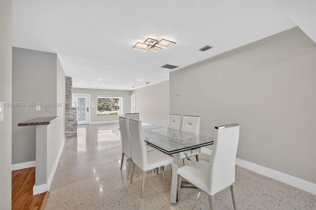 709 NW 9th Ct, Hallandale Beach, FL 33009