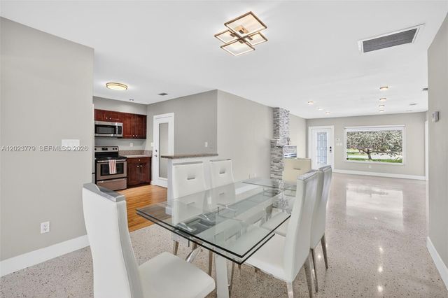 709 NW 9th Ct, Hallandale Beach, FL 33009