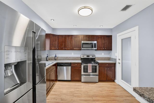 709 NW 9th Ct, Hallandale Beach, FL 33009
