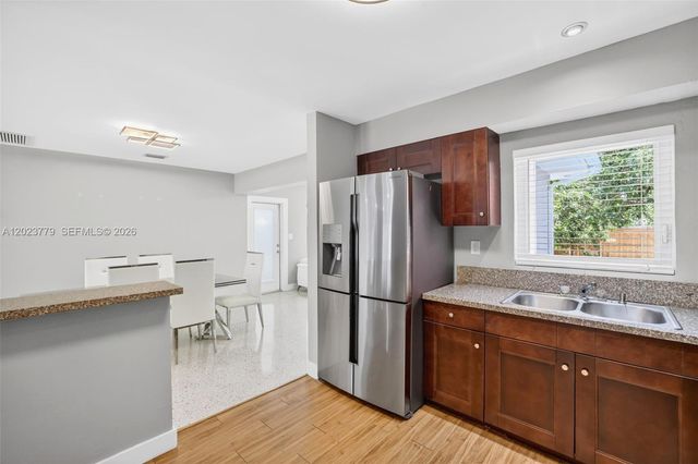 709 NW 9th Ct, Hallandale Beach, FL 33009