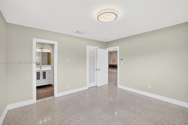 709 NW 9th Ct, Hallandale Beach, FL 33009