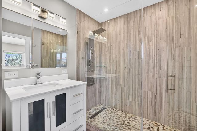 709 NW 9th Ct, Hallandale Beach, FL 33009