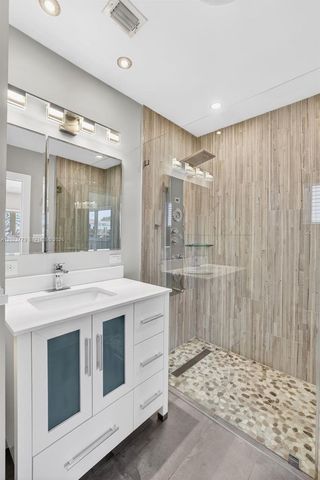 709 NW 9th Ct, Hallandale Beach, FL 33009