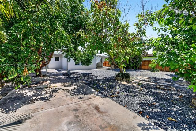 709 NW 9th Ct, Hallandale Beach, FL 33009