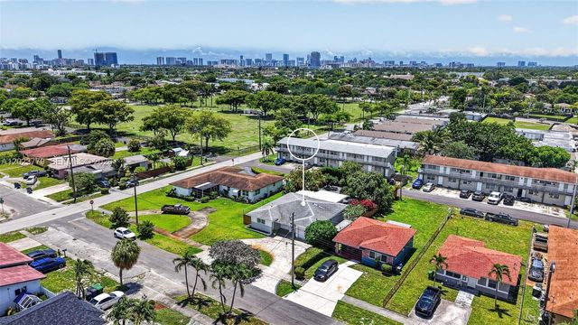 709 NW 9th Ct, Hallandale Beach, FL 33009