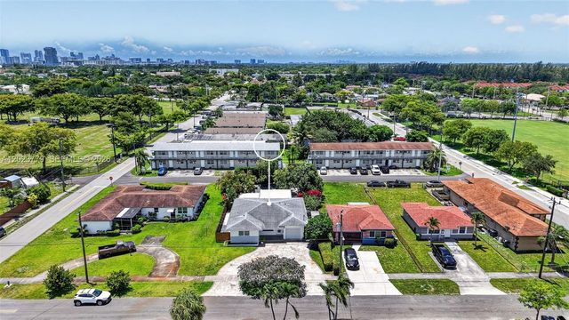 709 NW 9th Ct, Hallandale Beach, FL 33009