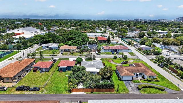 709 NW 9th Ct, Hallandale Beach, FL 33009