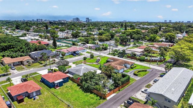 709 NW 9th Ct, Hallandale Beach, FL 33009