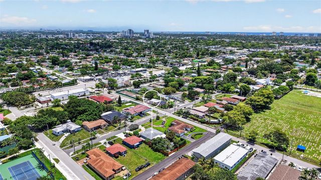 709 NW 9th Ct, Hallandale Beach, FL 33009