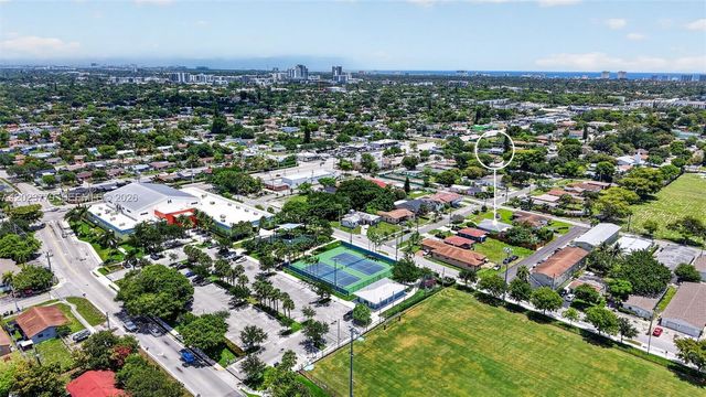709 NW 9th Ct, Hallandale Beach, FL 33009