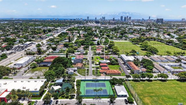 709 NW 9th Ct, Hallandale Beach, FL 33009