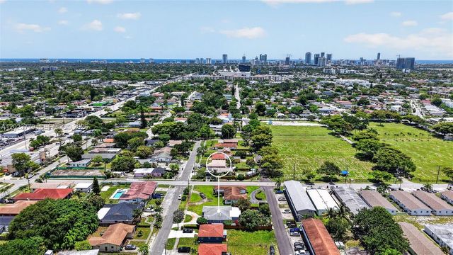 709 NW 9th Ct, Hallandale Beach, FL 33009