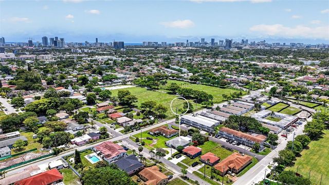709 NW 9th Ct, Hallandale Beach, FL 33009